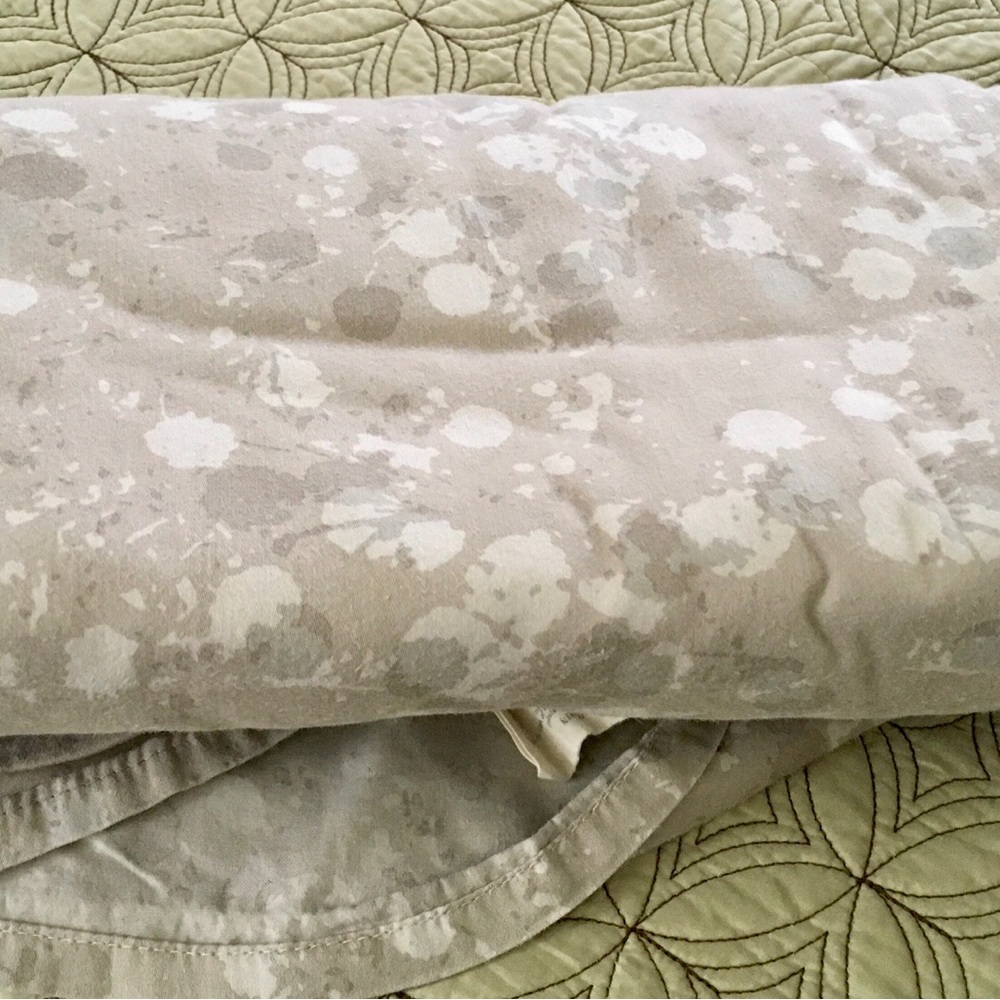 Neutral Spot-Print Comforter Cover - Beige/Cream
